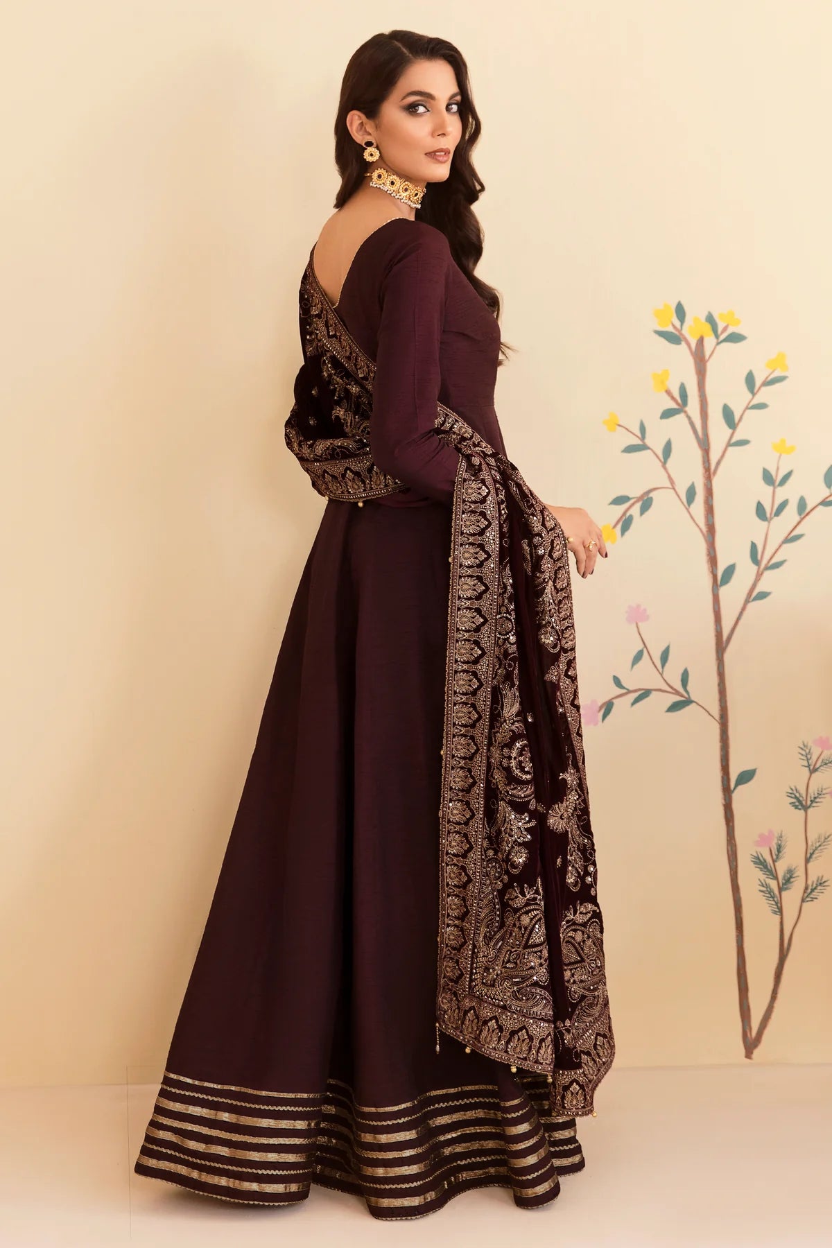 VELVET
EMBROIDERED VELVET FORMAL VF-2041