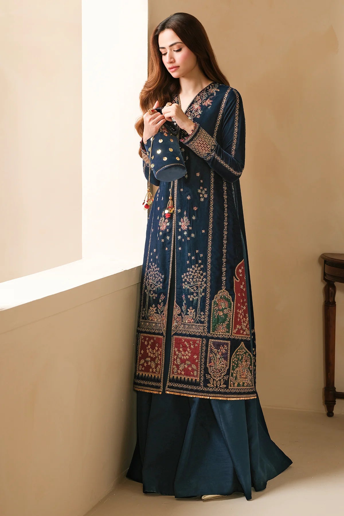 VELVET
EMBROIDERED VELVET FORMAL VF-2035
2 PIECES
