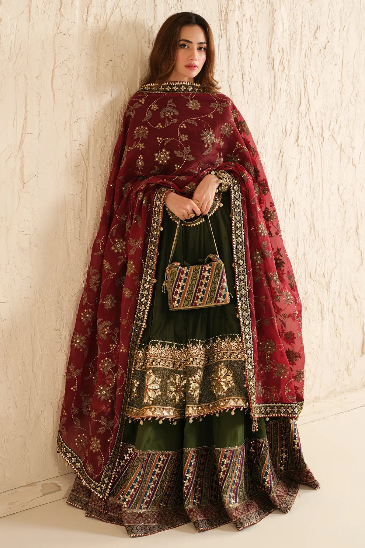 VELVET
EMBROIDERED VELVET FORMAL VF-2036
3 PIECES