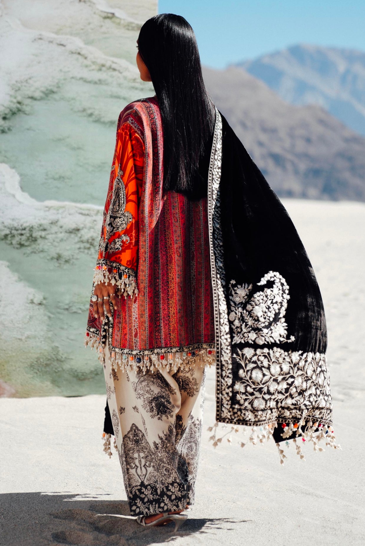 Winter Luxury-24’ V241-007-3CP