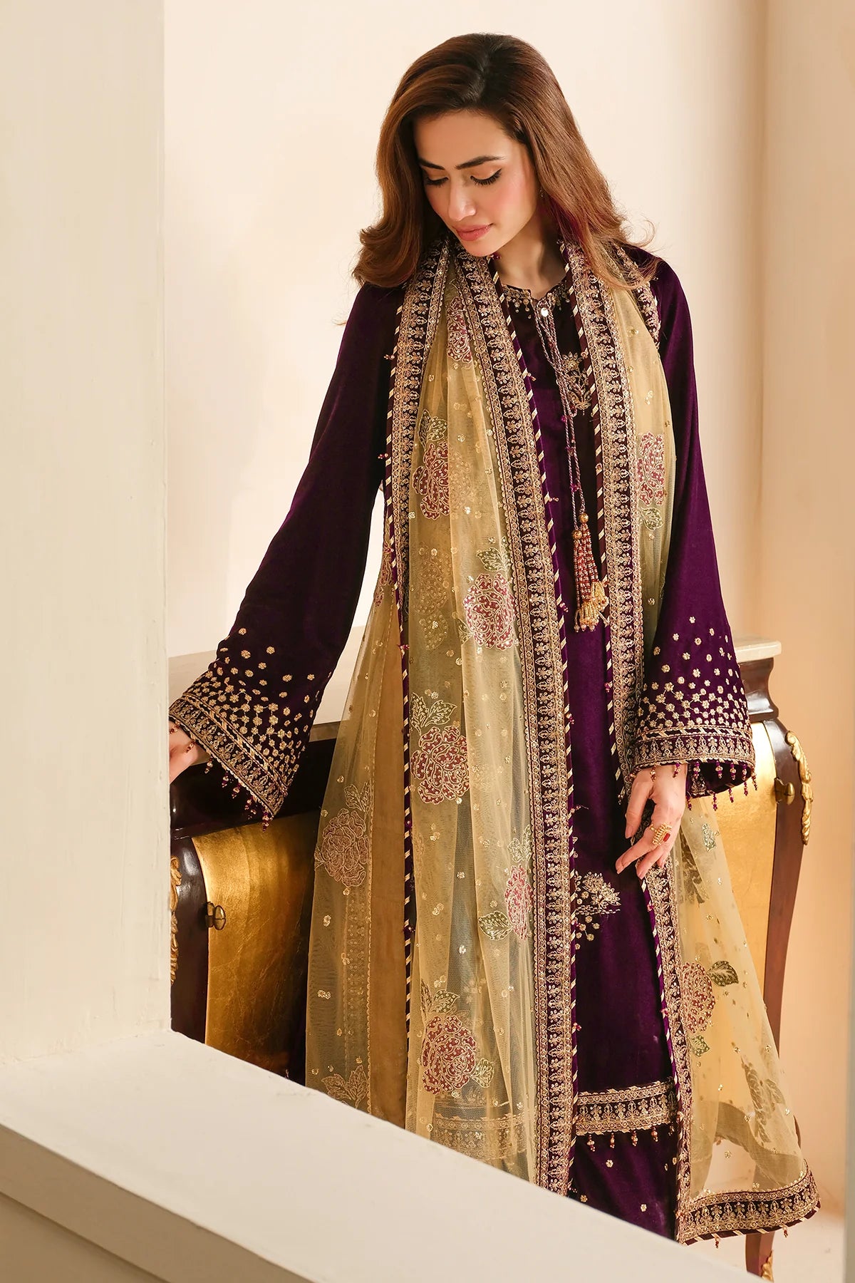 VELVET
EMBROIDERED VELVET FORMAL VF-2032
3 PIECES