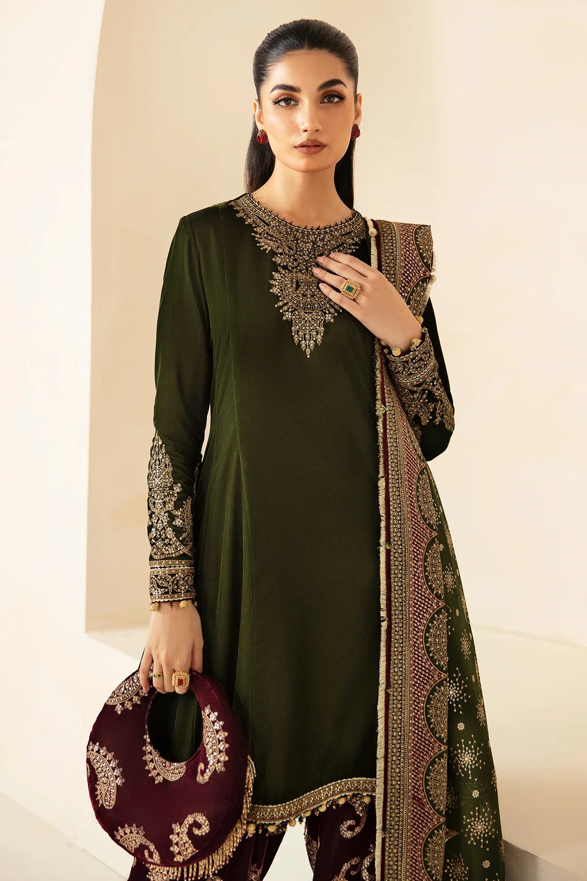 VELVET
EMBROIDERED VELVET FORMAL VF-2029
3 PIECES