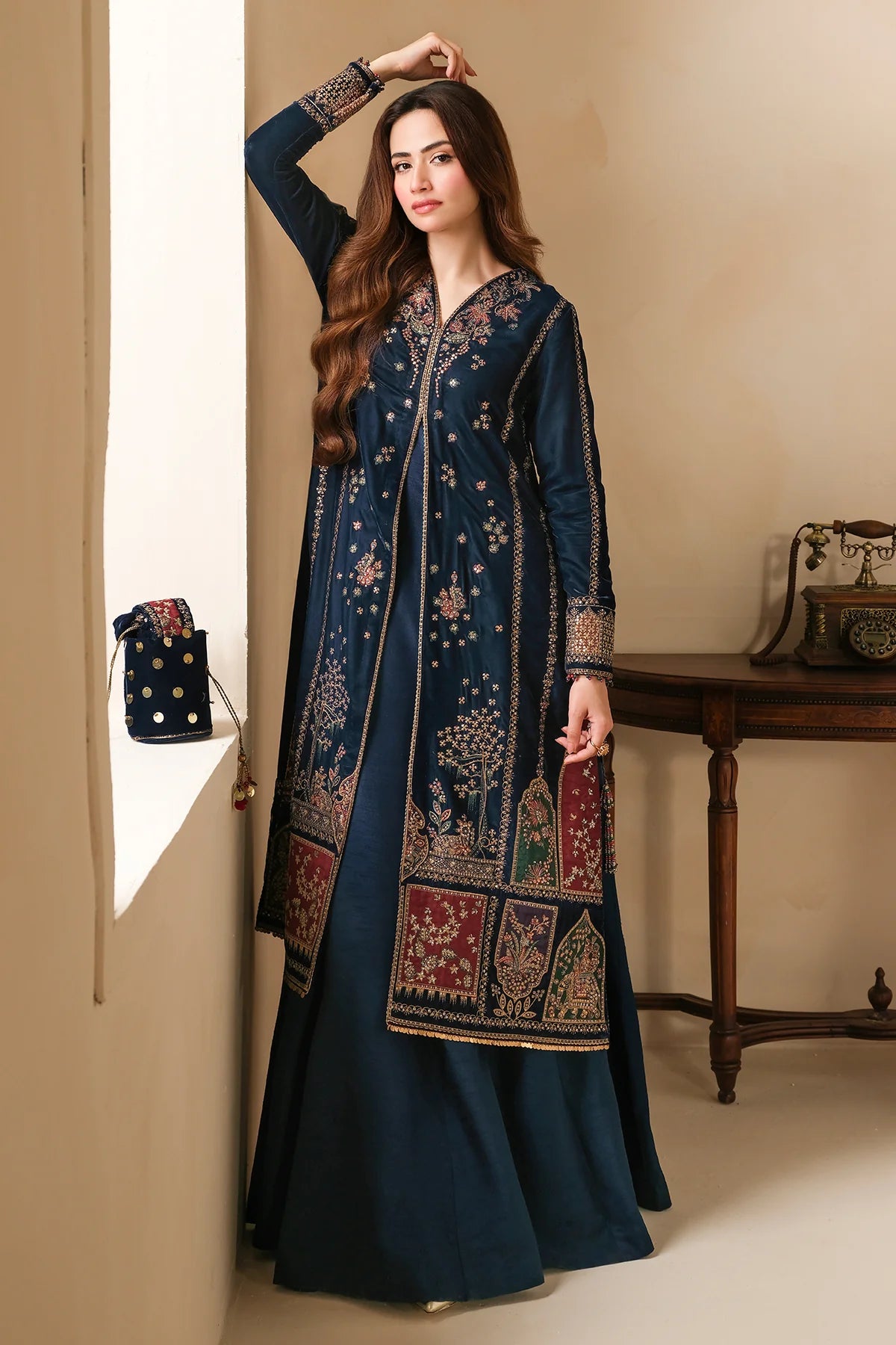 VELVET
EMBROIDERED VELVET FORMAL VF-2035
2 PIECES