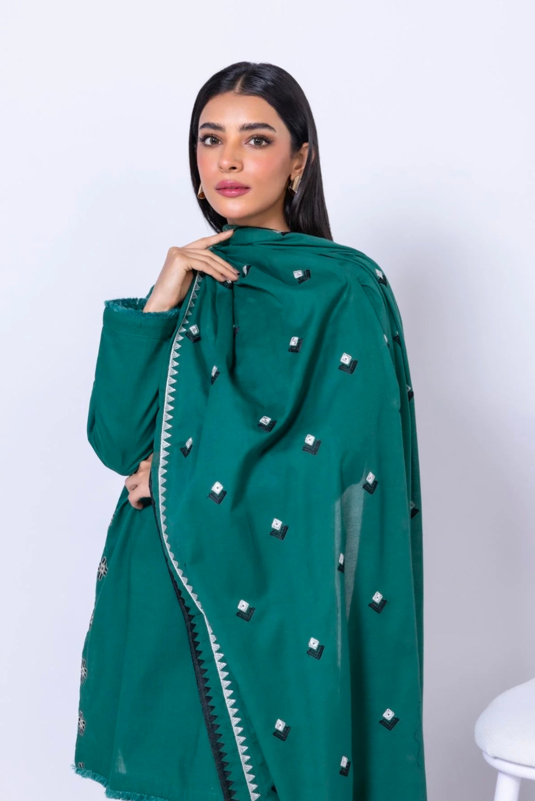 Embroidered | Slub Lawn
Dupatta