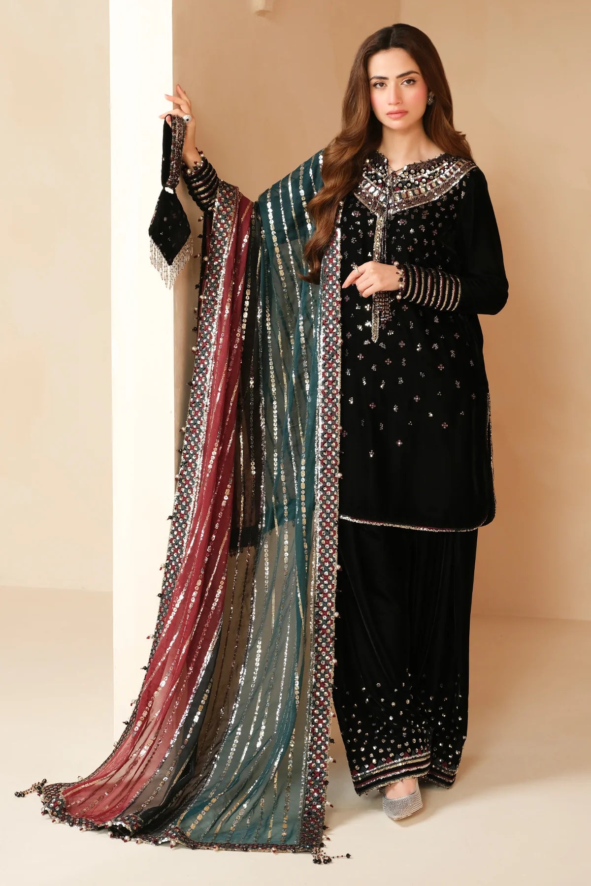 VELVET
EMBROIDERED VELVET FORMAL VF-2037
3 PIECES
