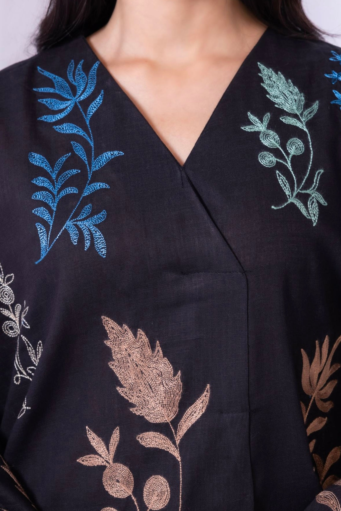 Embroidered | Crosshatch
Kurta
