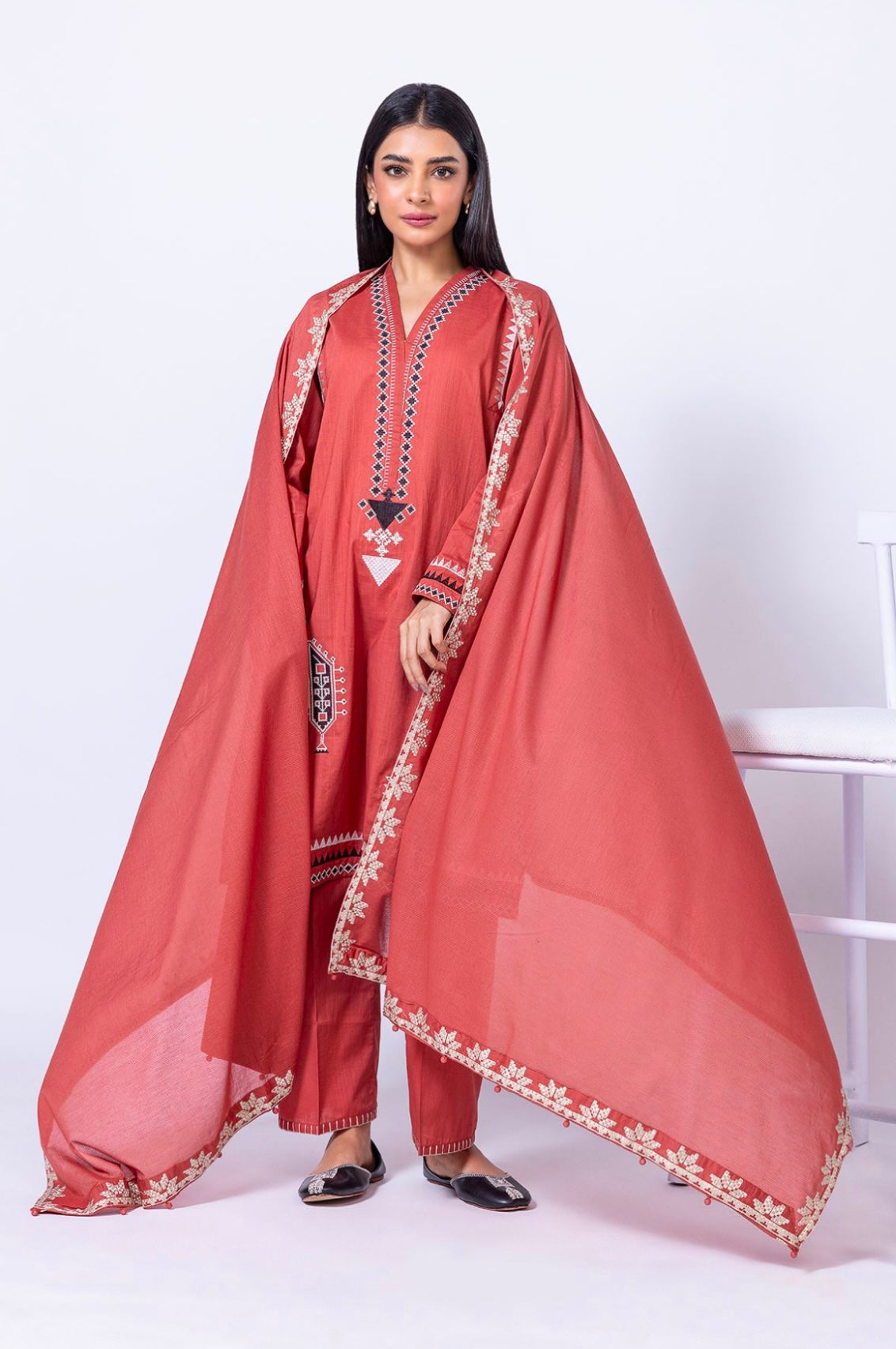 Embroidered | Slub Lawn
Dupatta