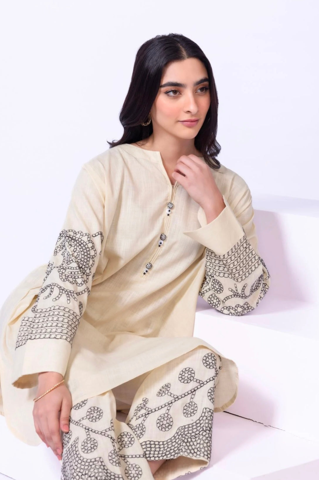 Embroidered | Crosshatch
Kurta