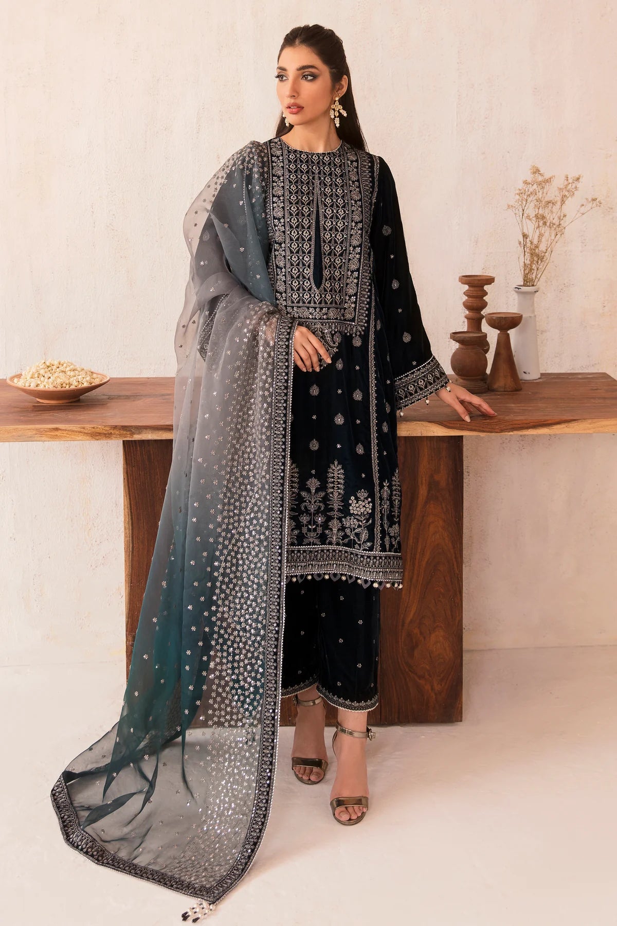 VELVET
EMBROIDERED VELVET FORMAL VF-2003
3 PIECES
