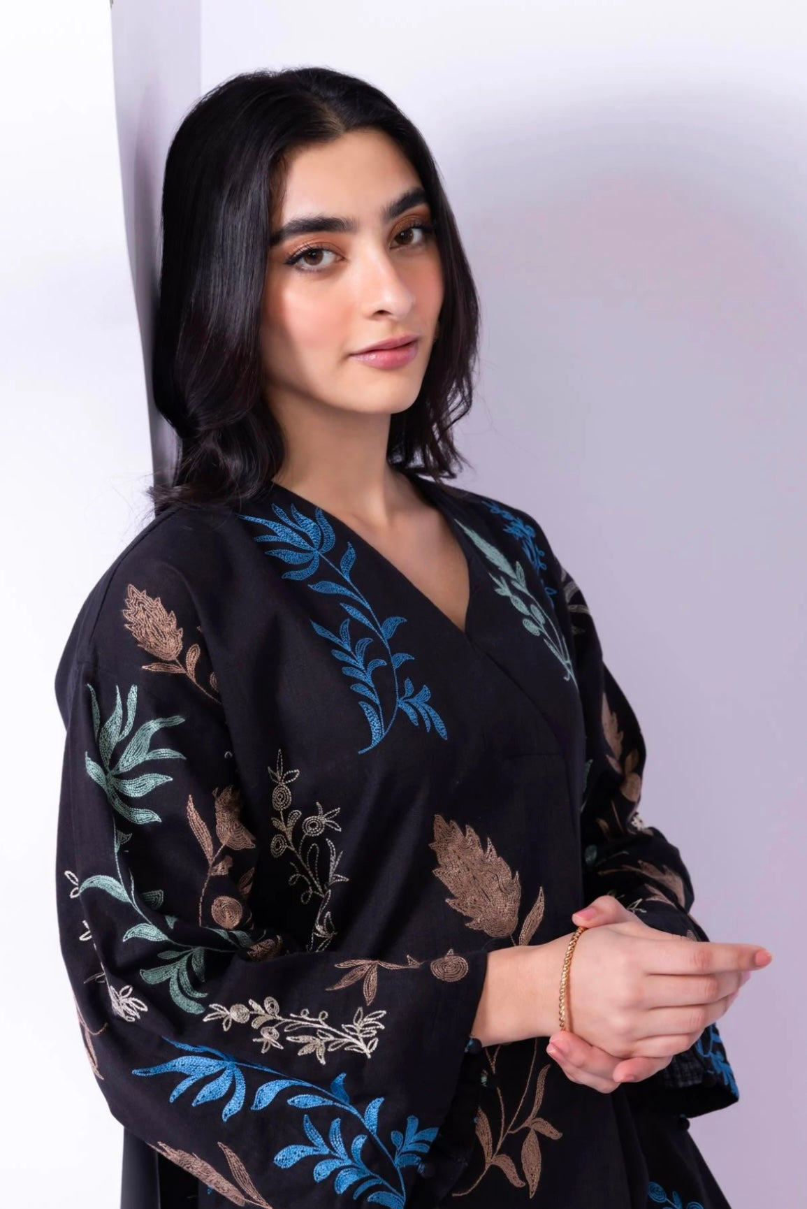 Embroidered | Crosshatch
Kurta