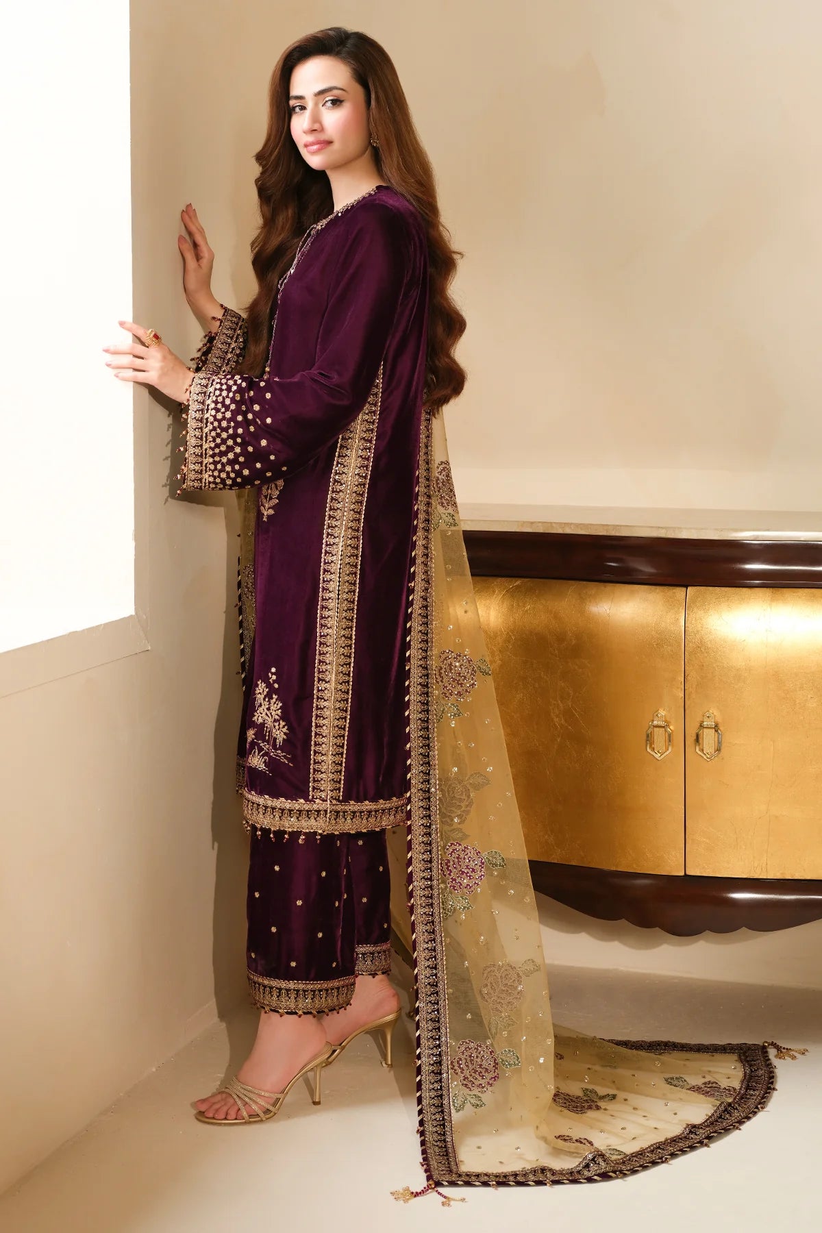 VELVET
EMBROIDERED VELVET FORMAL VF-2032
3 PIECES