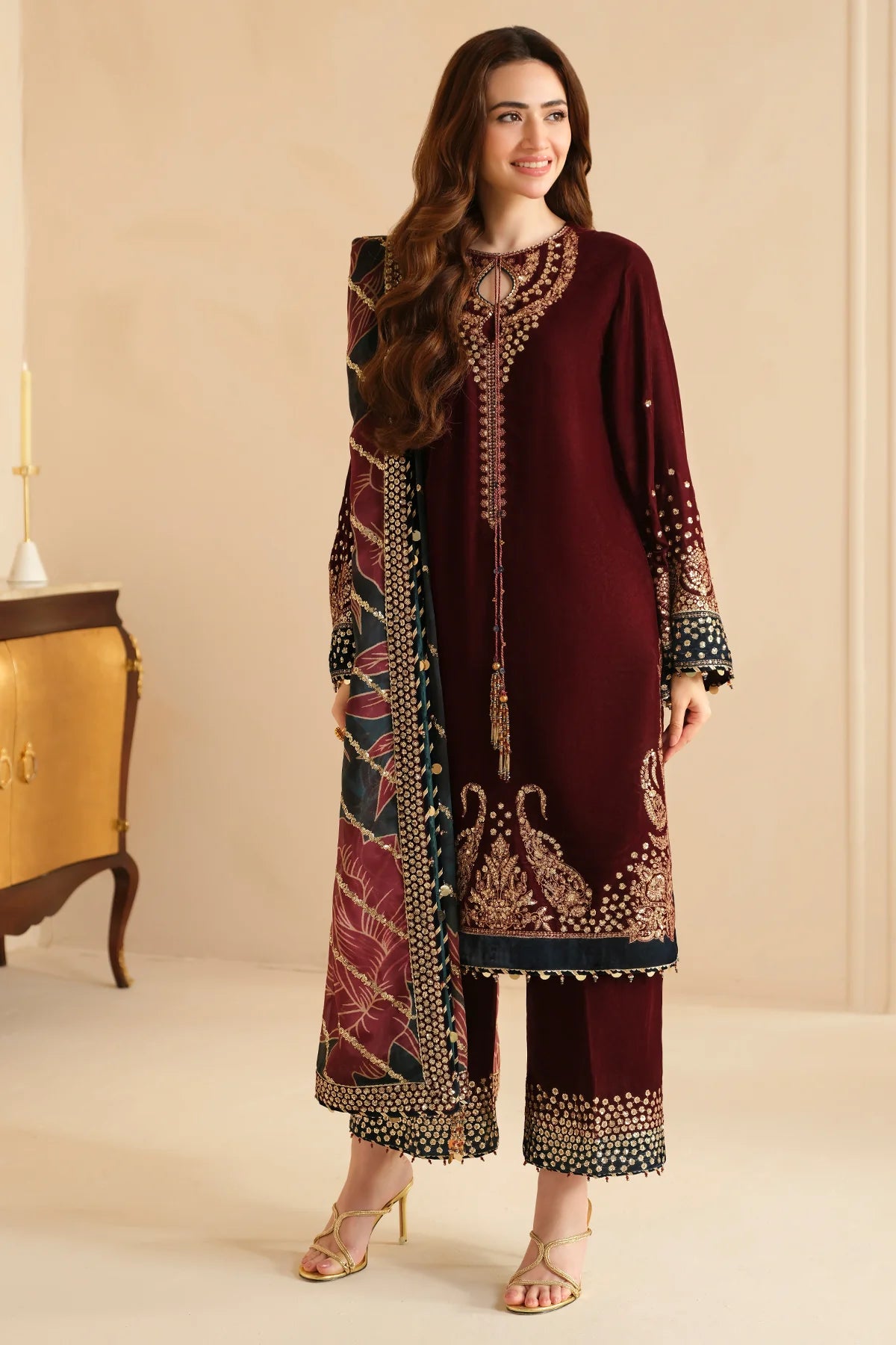 VELVET
EMBROIDERED VELVET FORMAL VF-2038