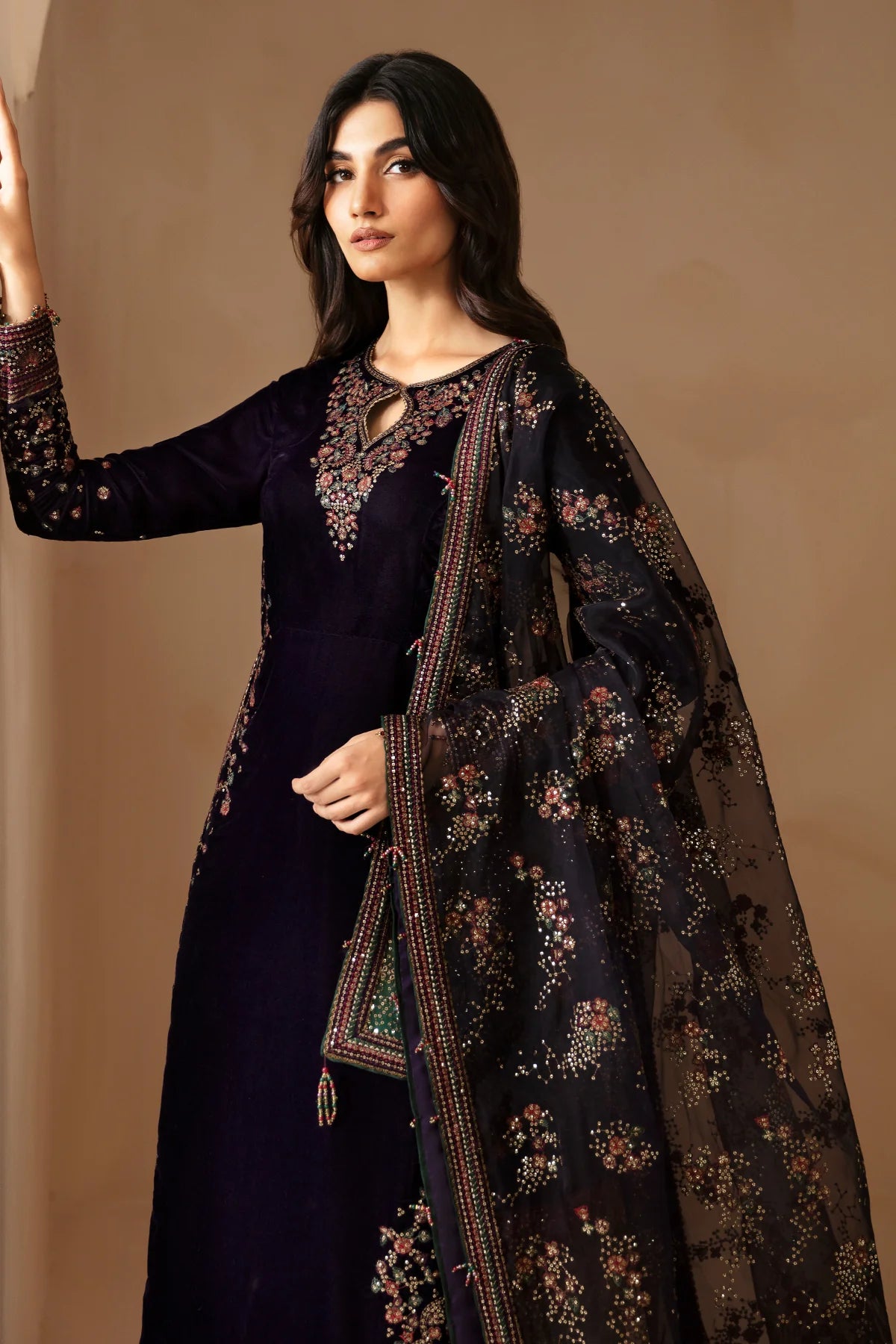 VELVET
EMBROIDERED VELVET FORMAL VF-2027
3 PIECES
