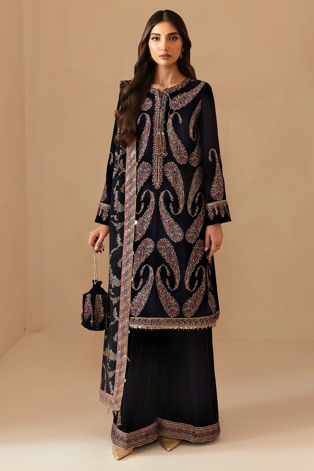 VELVET
EMBROIDERED VELVET FORMAL VF-2024
3 PIECES