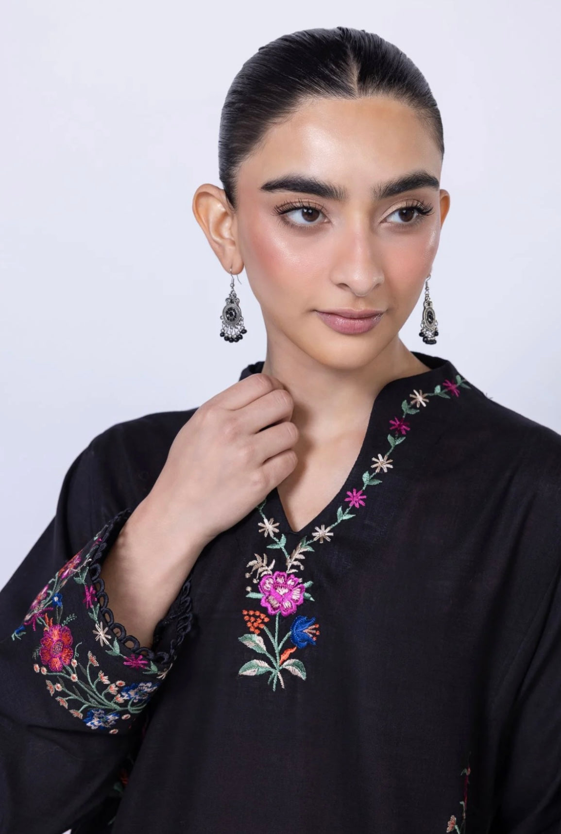 Embroidered | Crosshatch
Kurta
