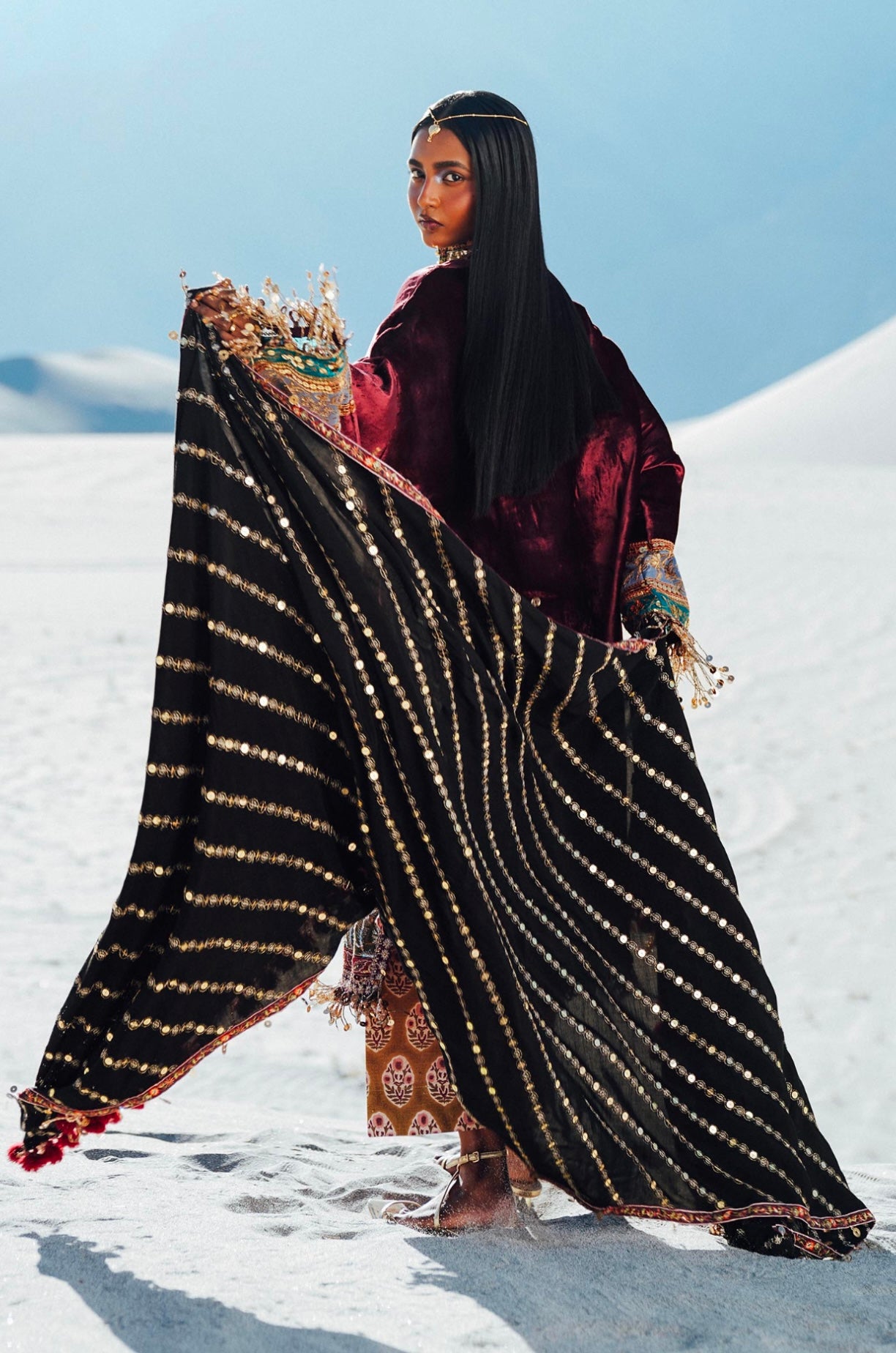 Winter Luxury-24’ V241-002-3CP