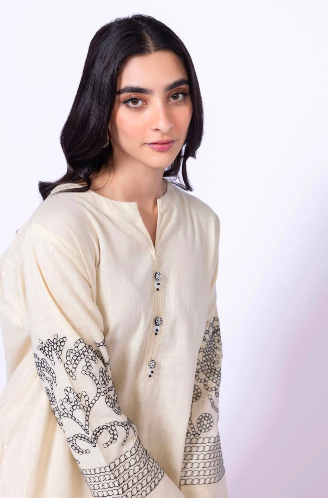 Embroidered | Crosshatch
Kurta
