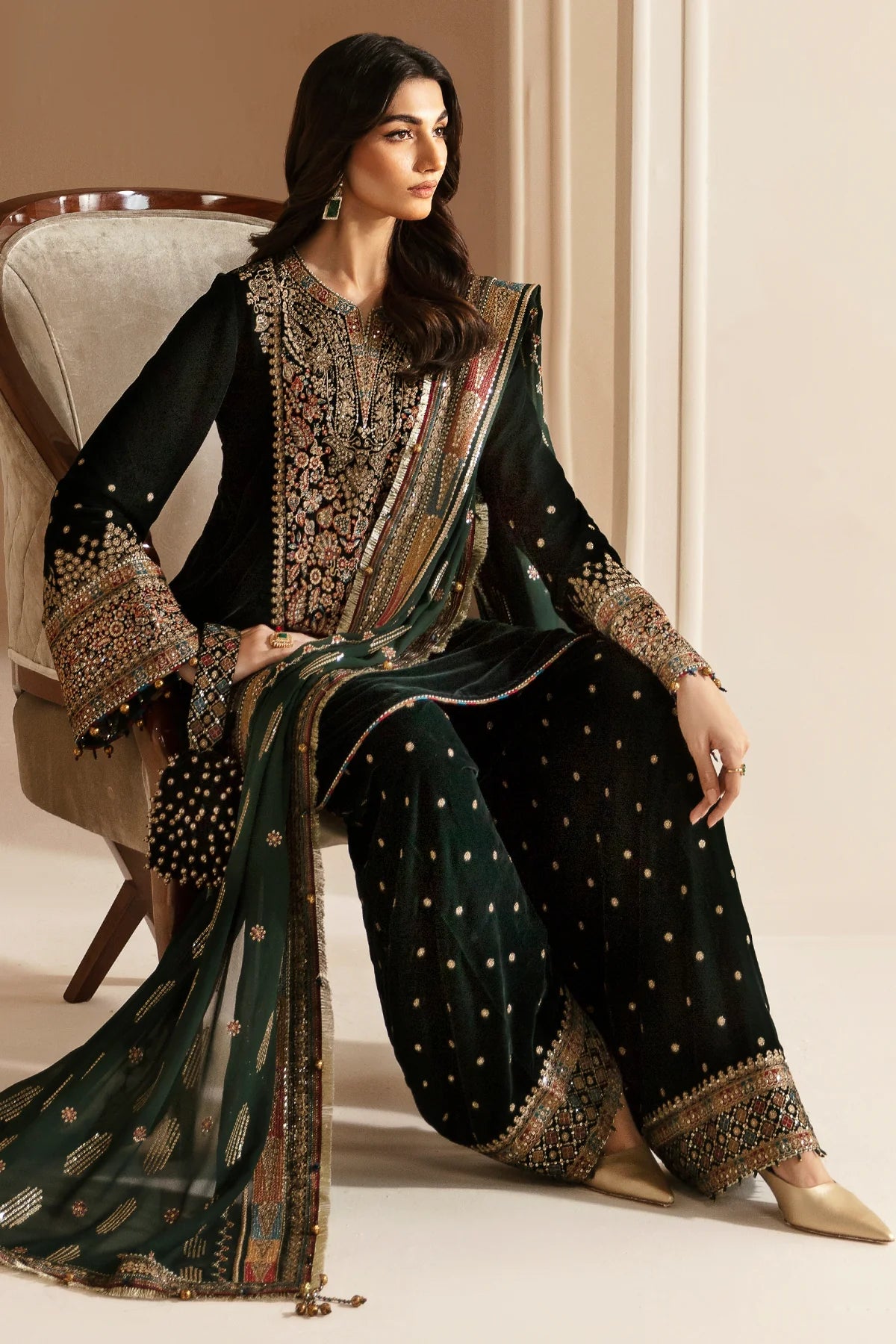 VELVET
EMBROIDERED VELVET FORMAL VF-2025
3 PIECES