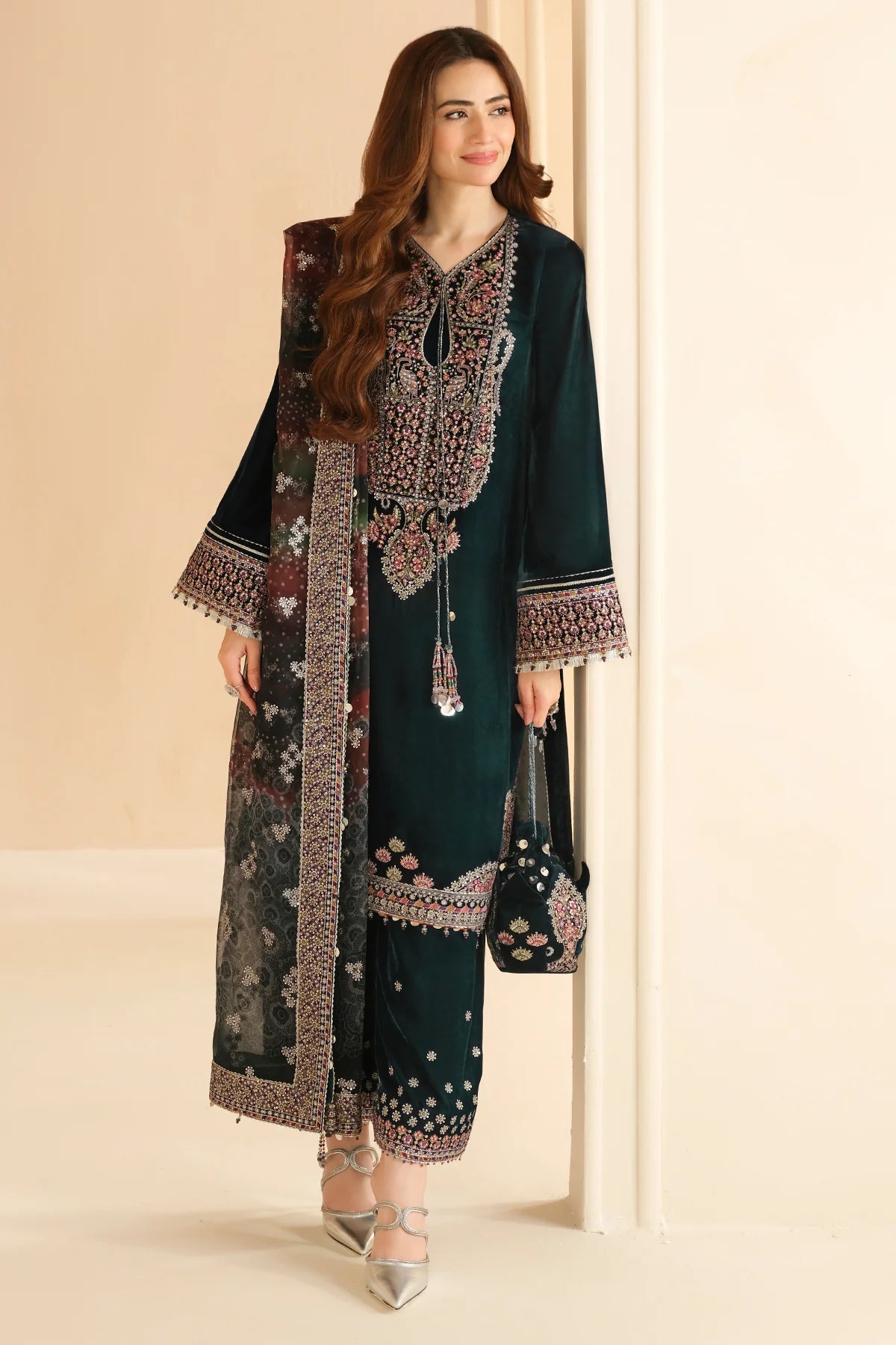 VELVET
EMBROIDERED VELVET FORMAL VF-2039
3 PIECES