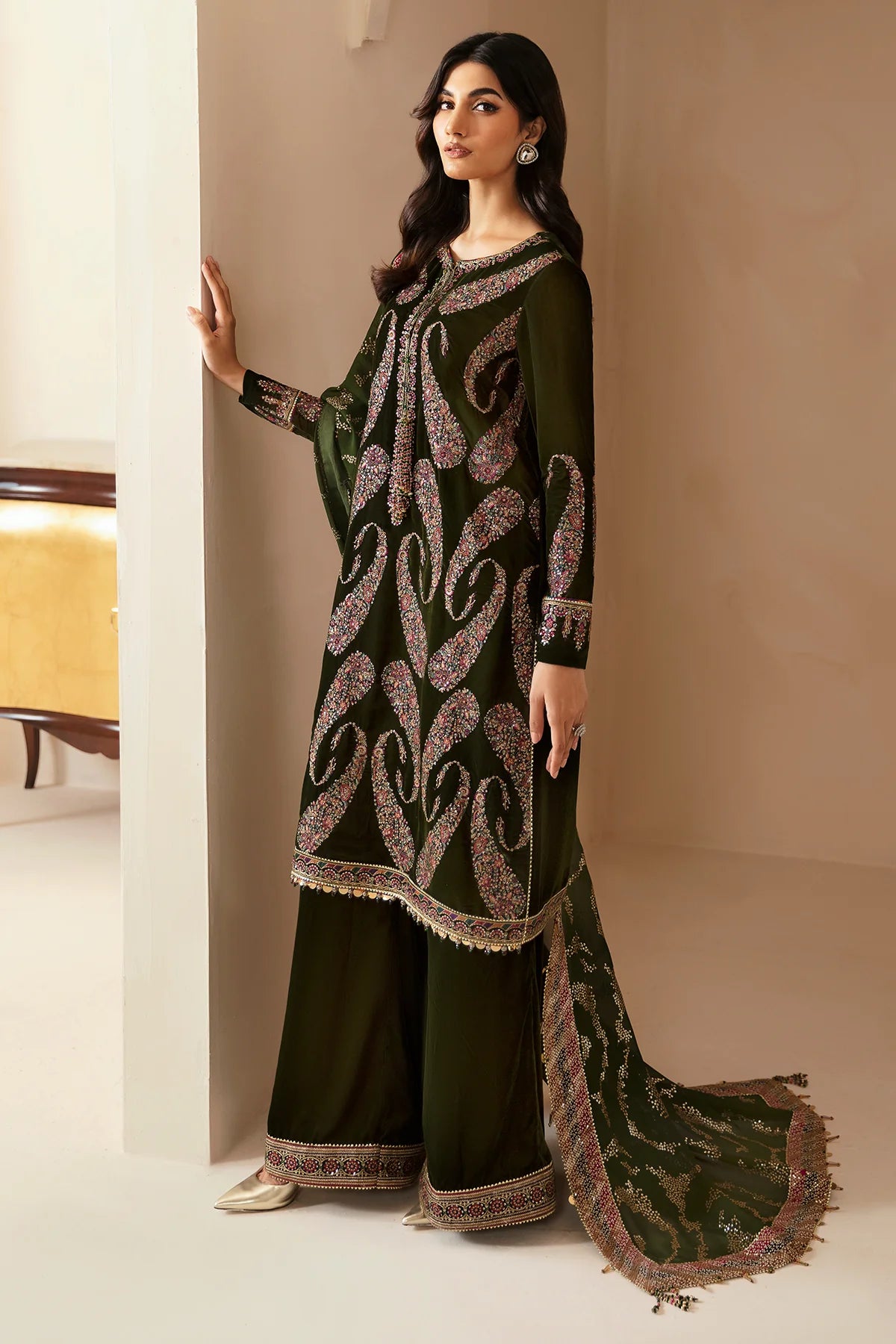 VELVET
EMBROIDERED VELVET FORMAL VF-2023
3 PIECES