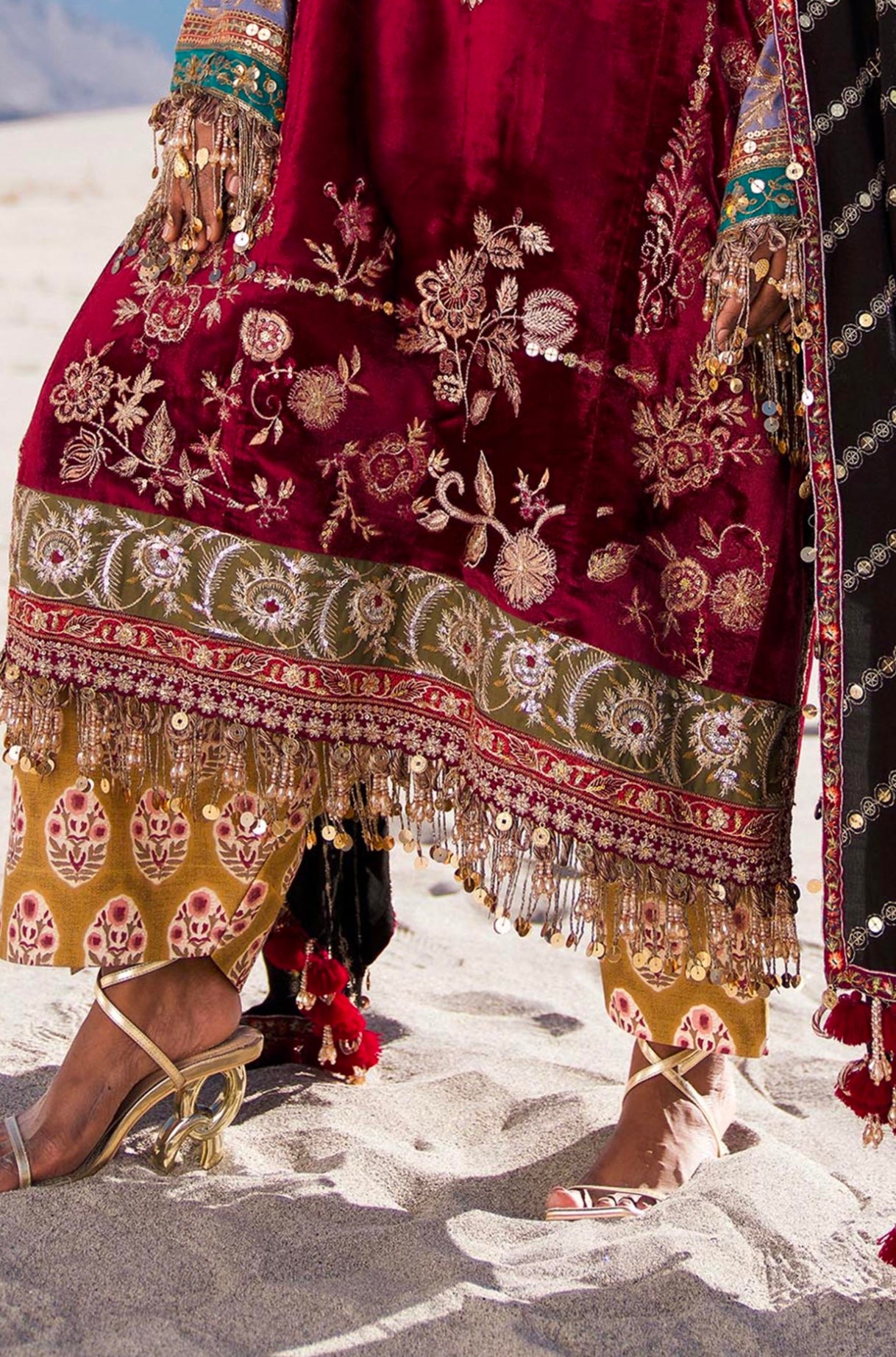 Winter Luxury-24’ V241-002-3CP