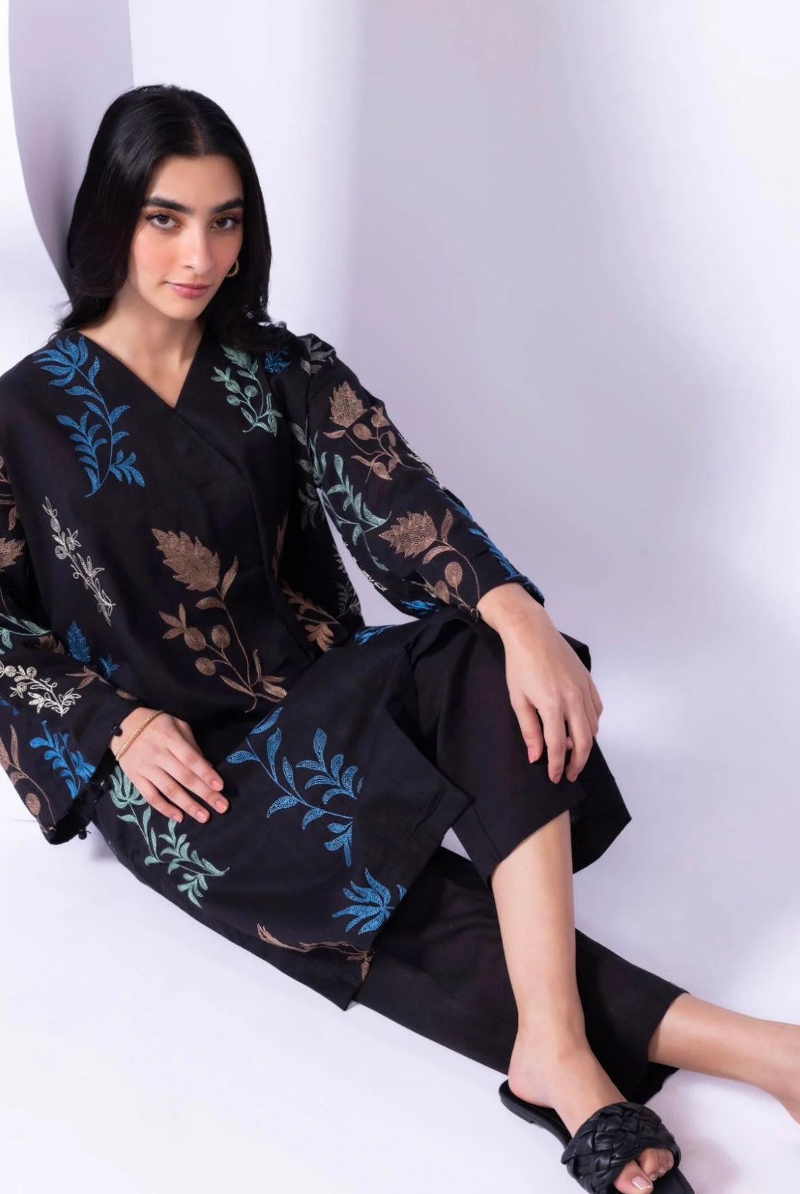 Embroidered | Crosshatch
Kurta