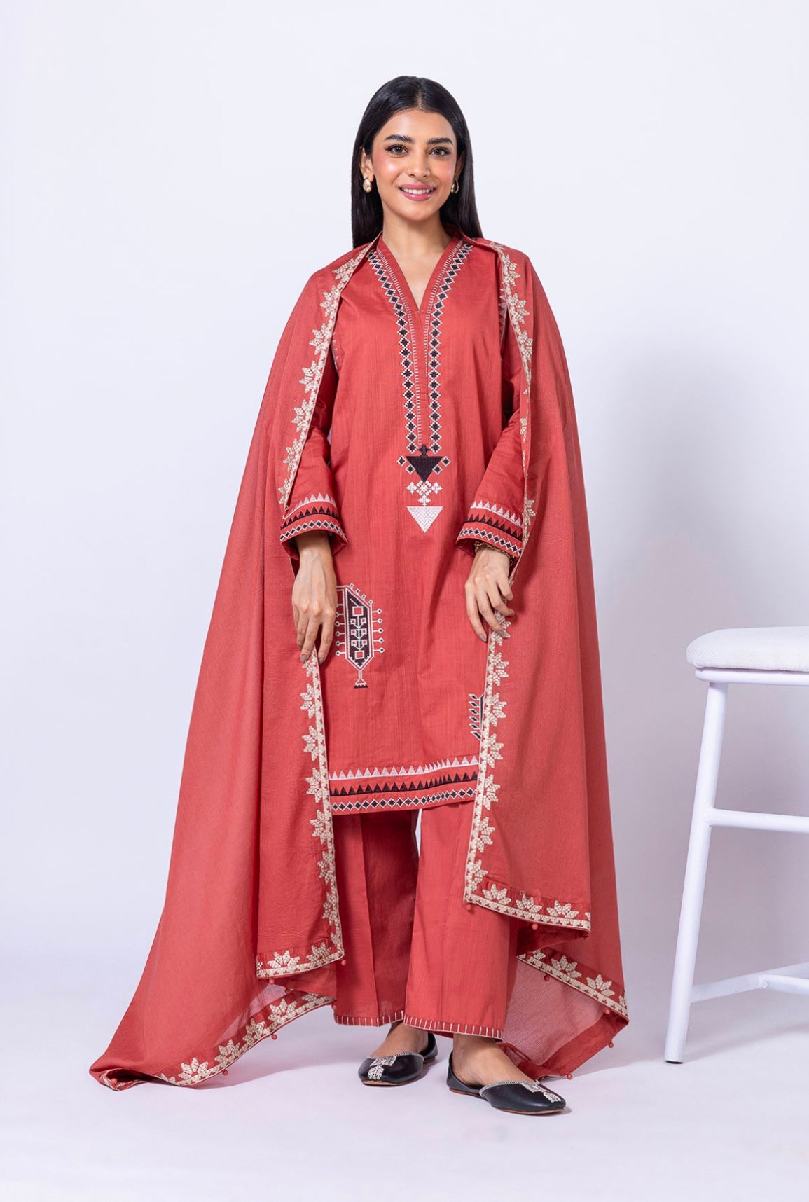 Embroidered | Slub Lawn
Dupatta