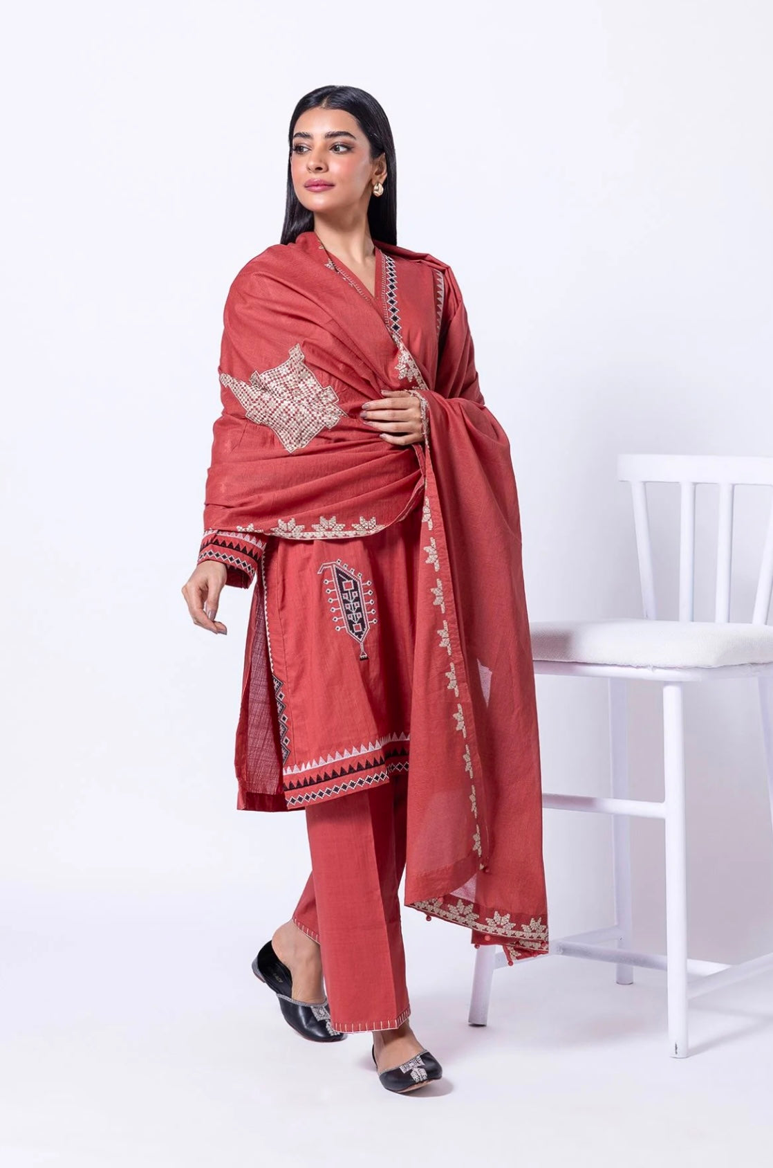 Embroidered | Slub Lawn
Dupatta