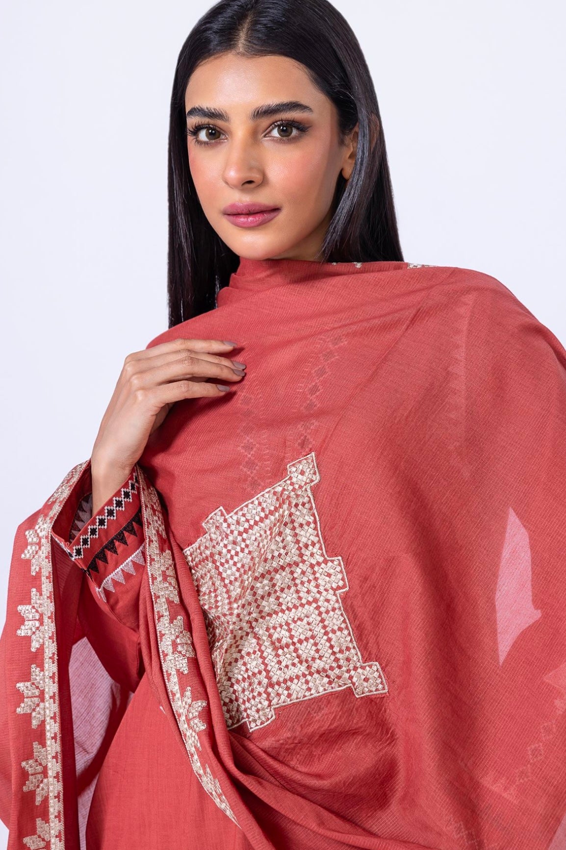Embroidered | Slub Lawn
Dupatta