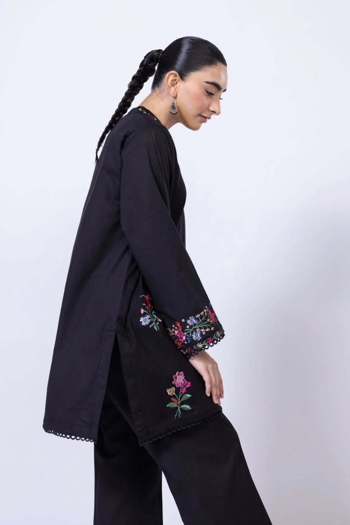 Embroidered | Crosshatch
Kurta