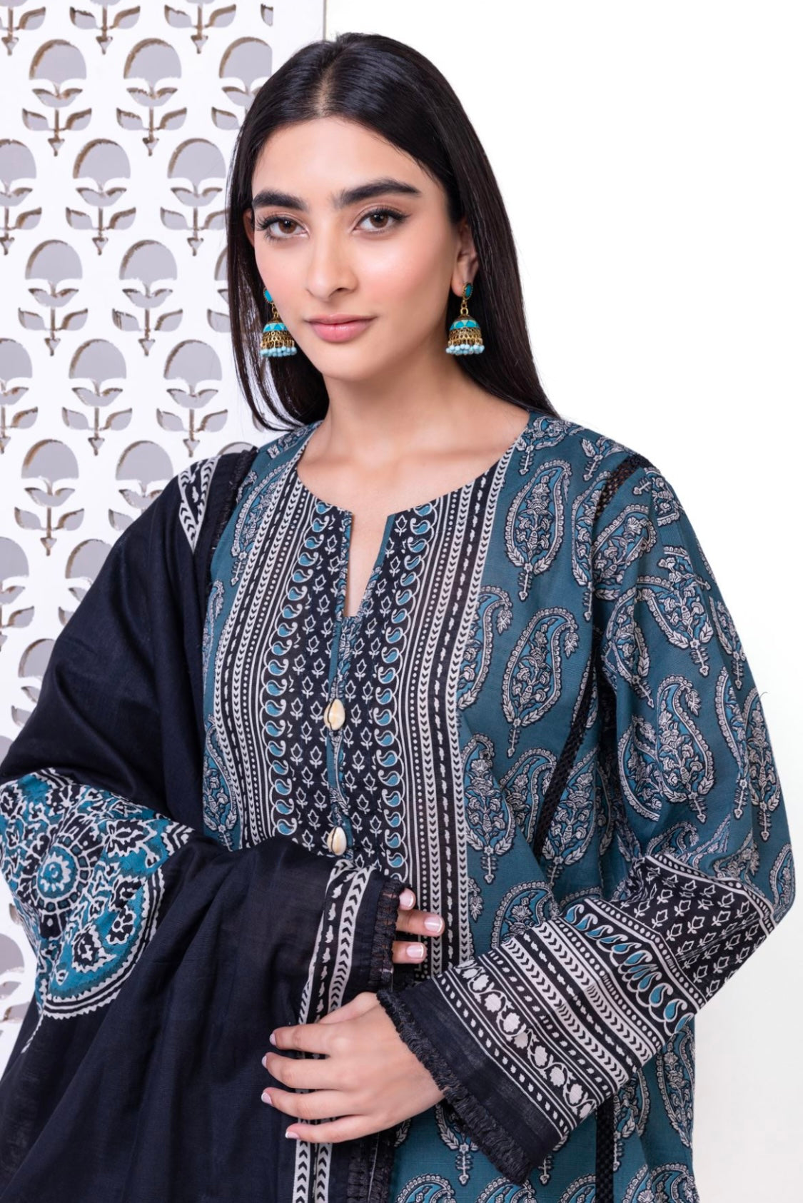 Printed | Light Khaddar
Tailored 3 Piece