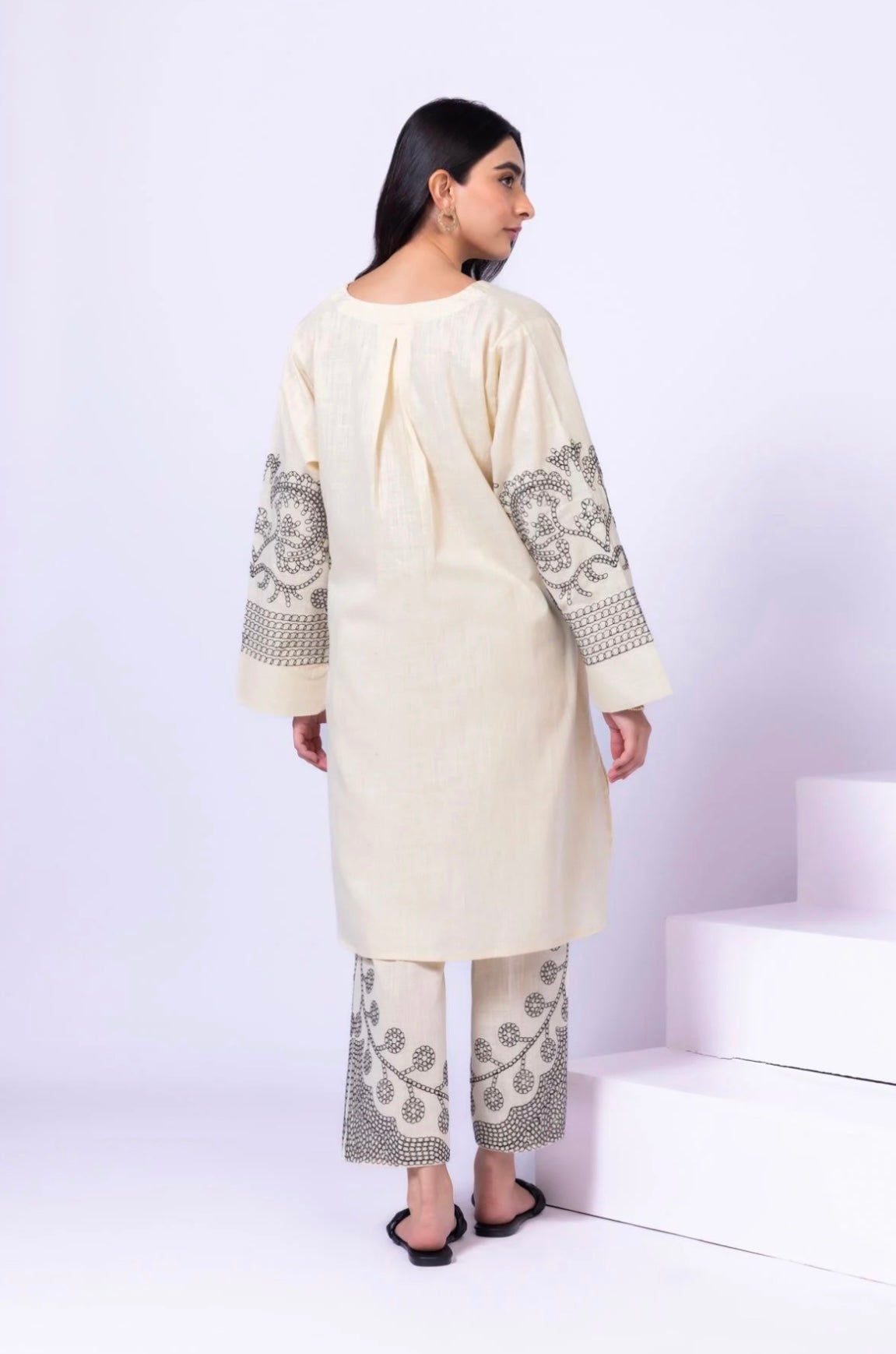 Embroidered | Crosshatch
Kurta