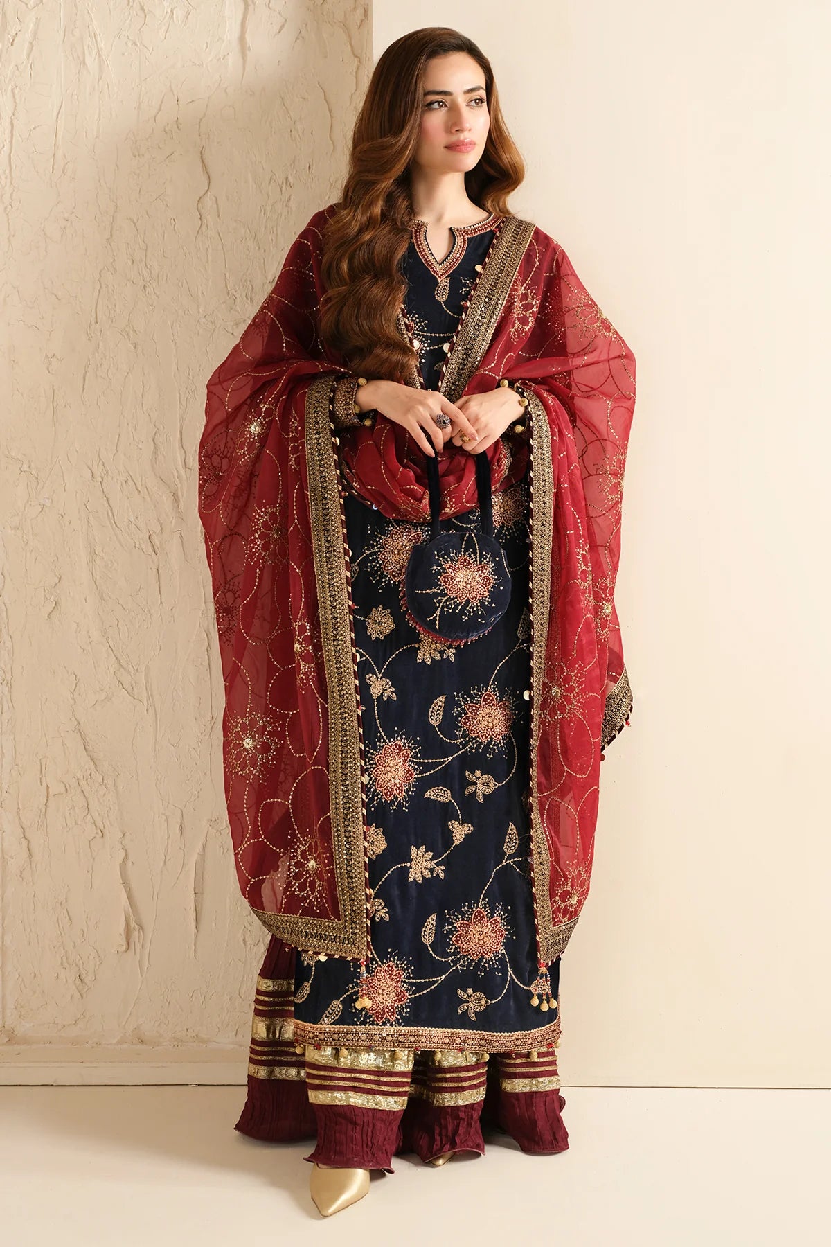 VELVET
EMBROIDERED VELVET FORMAL VF-2040
3 PIECES