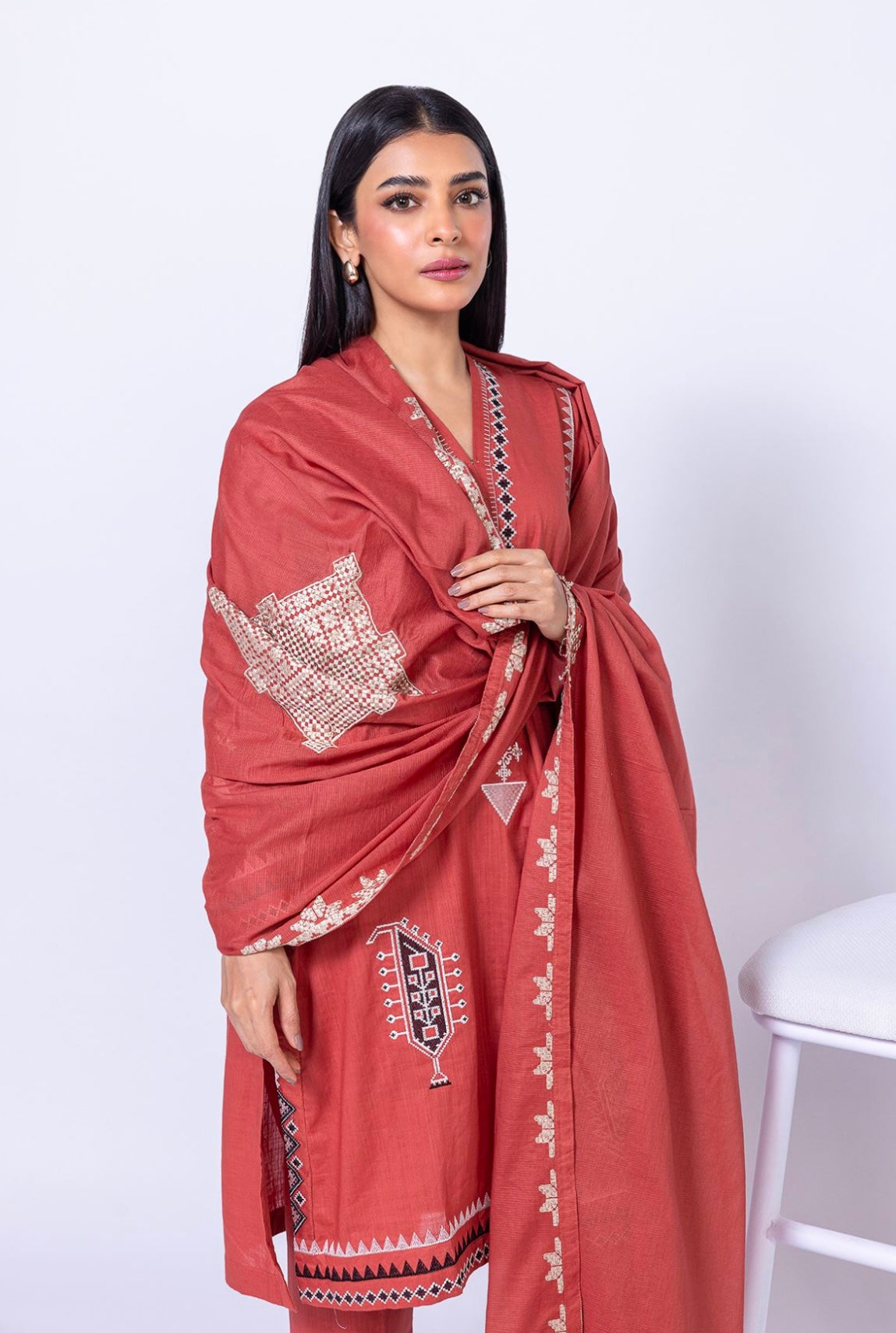 Embroidered | Slub Lawn
Dupatta