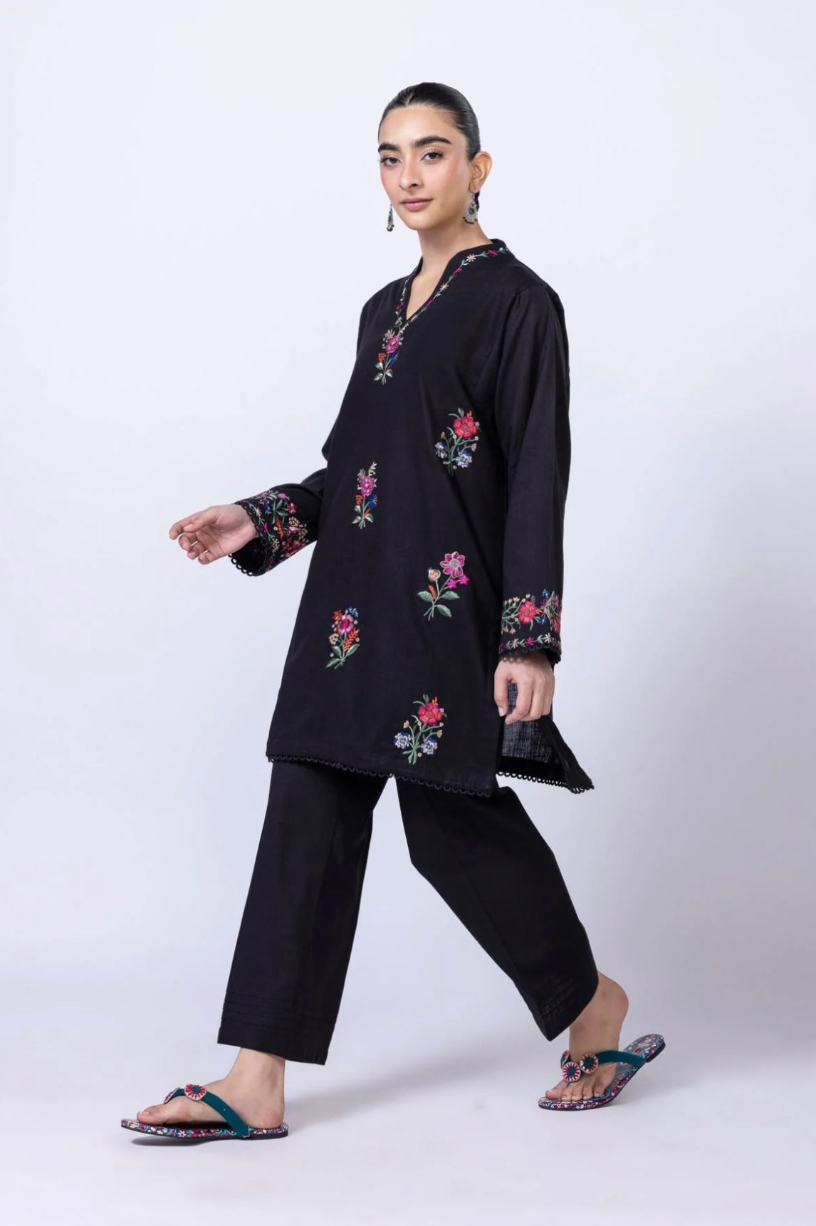 Embroidered | Crosshatch
Kurta