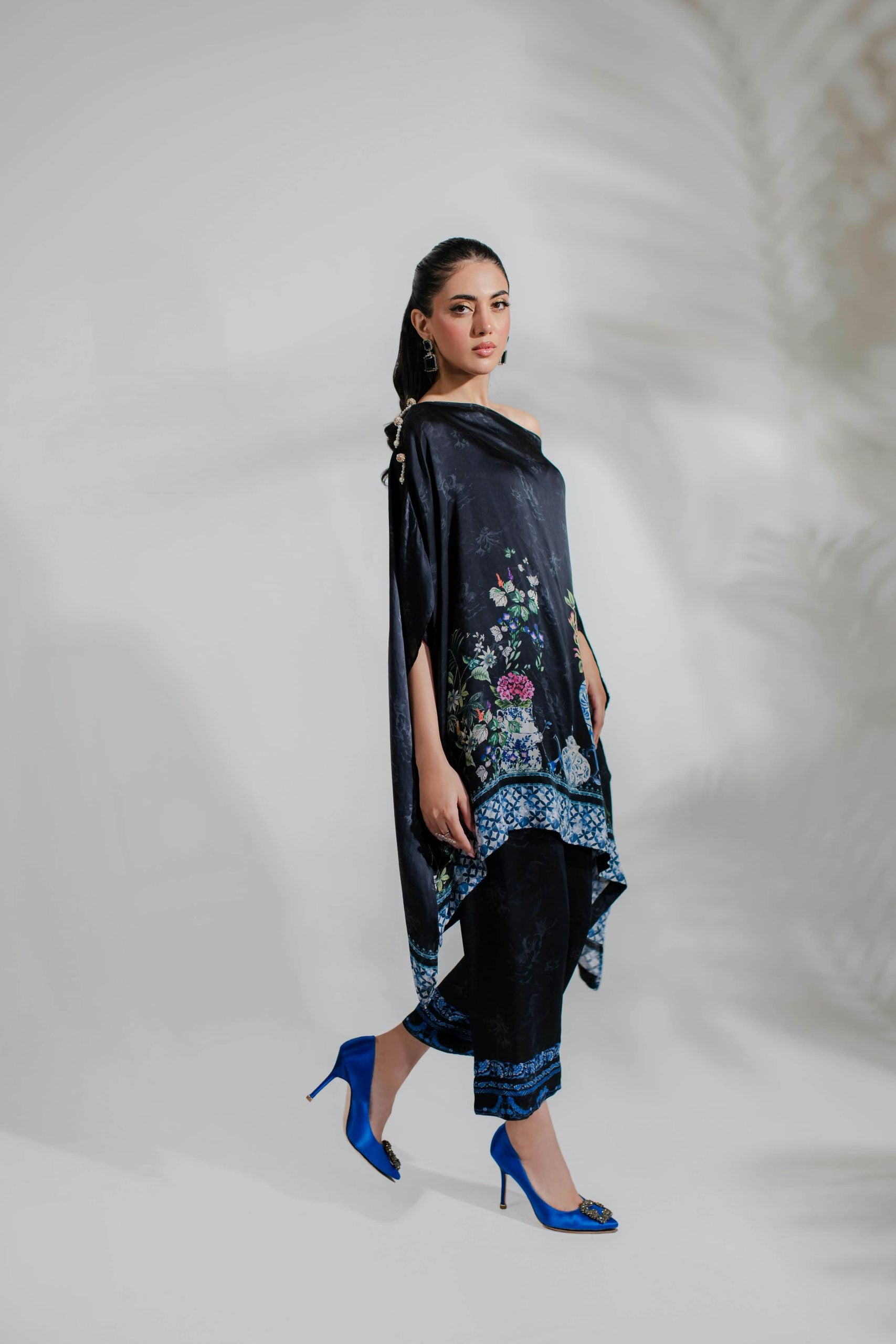 15883-BLACK