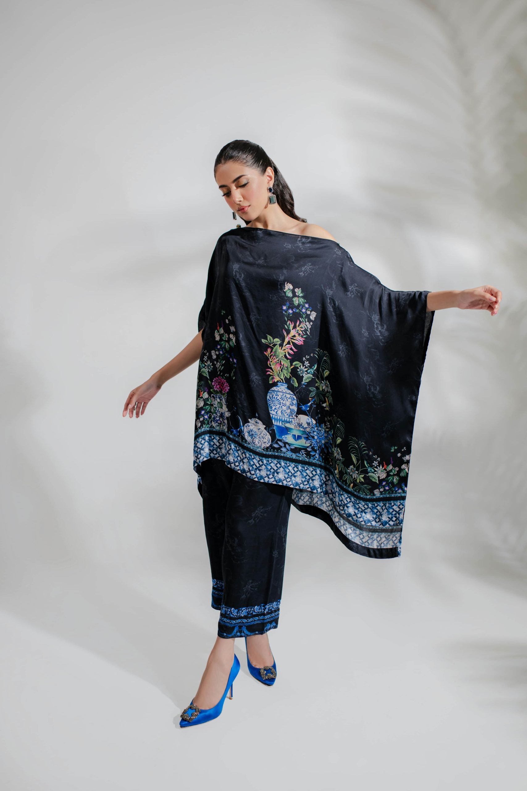 15883-BLACK