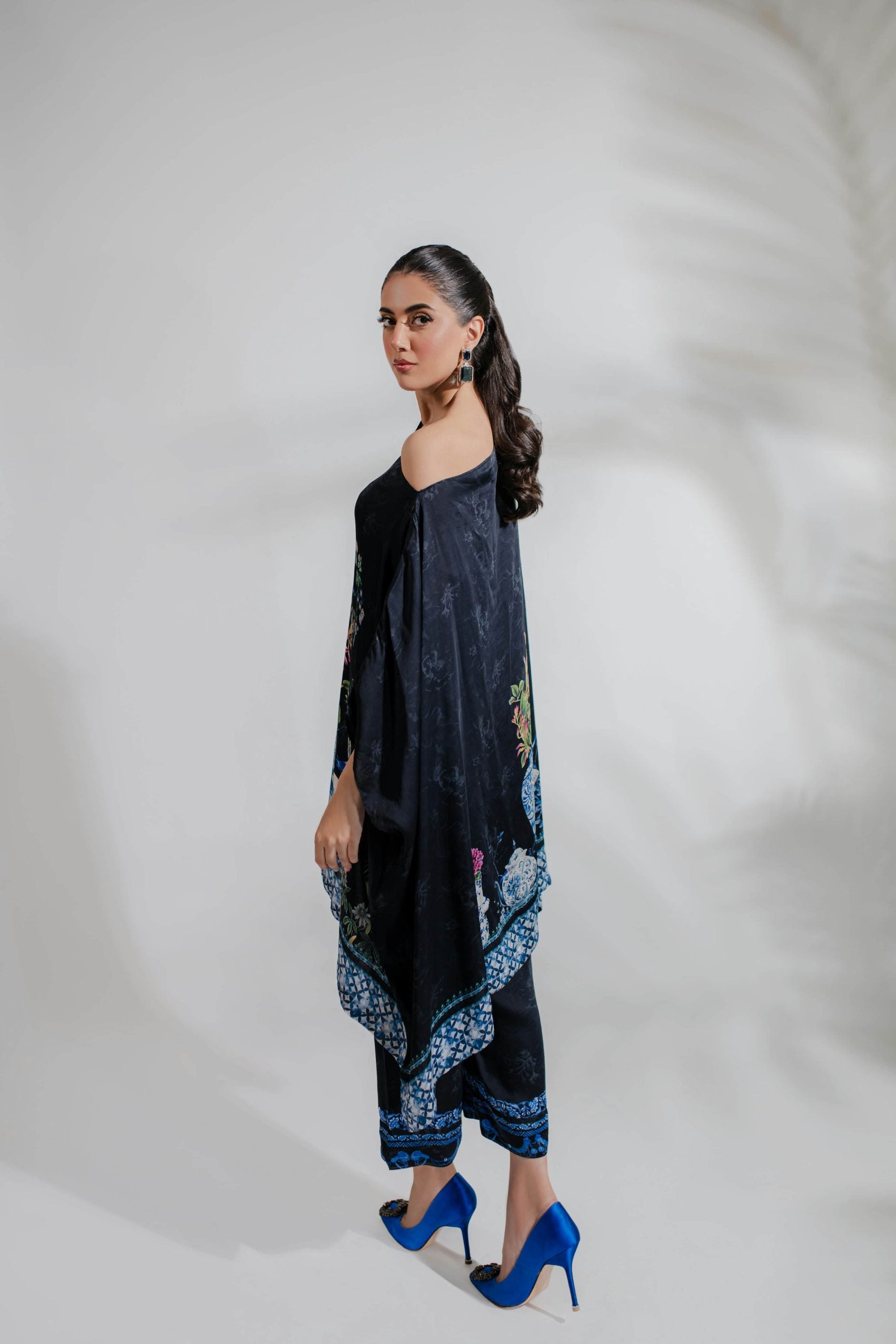 15883-BLACK