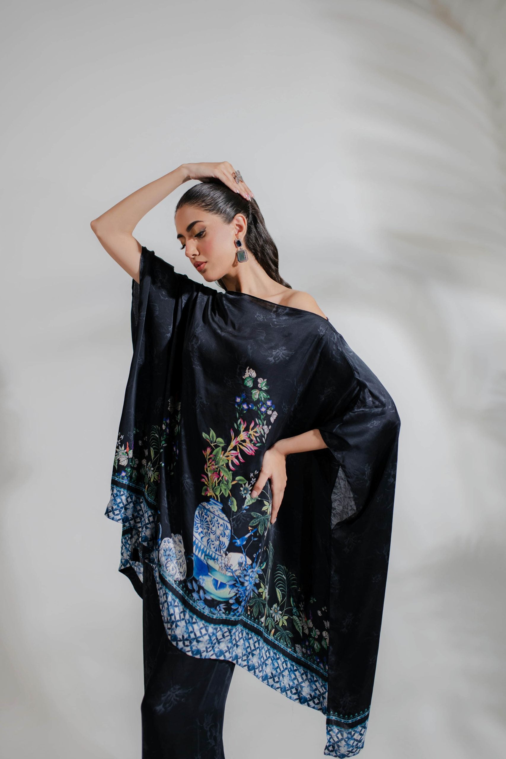 15883-BLACK